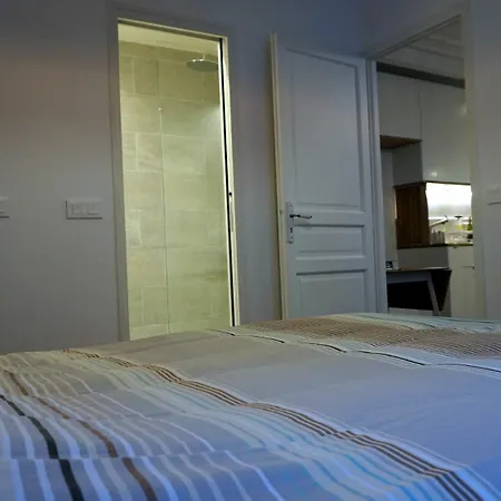 Appartement Rochechouart - 2 Pieces - 17 Paris